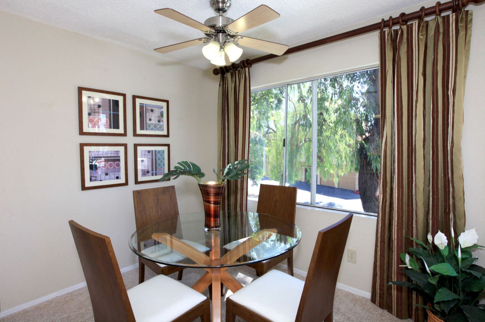 Floor plan for 2 beds, 2 baths, 822 sqft